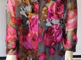 Smuk, tynd skjorte I pink og rosa nuancer