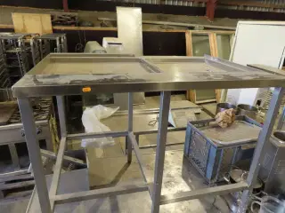 Rustfri stålbord til vaskestation