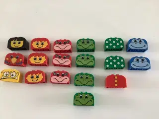 Lego blandede klodser og figurer og Lego spand