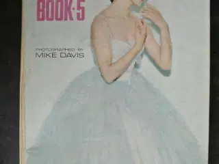 princess ballet book 5, photo by mike davis, emne: