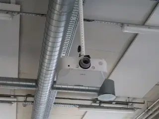 Projektor NEC PA672W