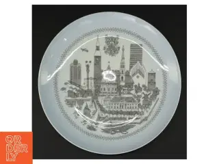 Dekorativ porcelænplatte fra B&G (str. O 23 komma 5 cm)