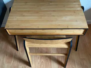 Skrivebord + stol
