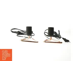 Bordlampe med kobberfinish (str. 9x12x10 cm)