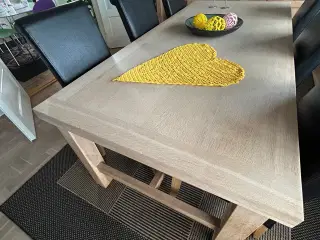 Spisebord egetræ med 6 stole