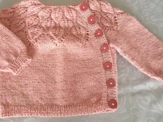 Håndlavet babytrøje mm.