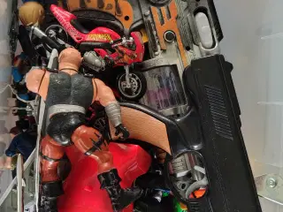 Blandet legetøj (Action figurer og skydere)