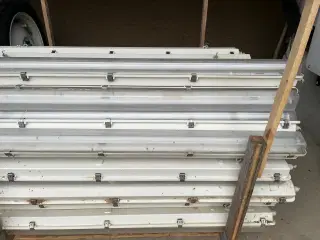 58 W El-armaturer