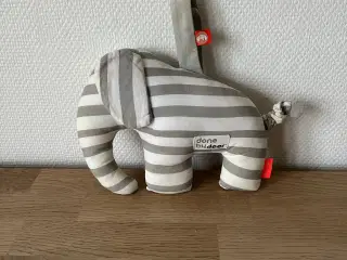 Done by Deer elefant med musik