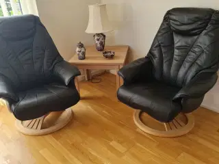 To lænestole + skammel
