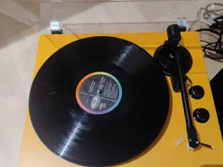 LP afspiller med højtalere