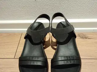 Fine damesandaler, Ecco, str. 40.