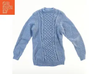 Strikket sweater med kabelmønster (str.  31x57 cm)