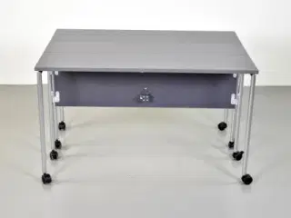 Klapbord med grå bordplade og hjul