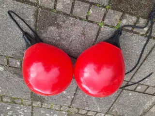 To røde jordbærfendere
