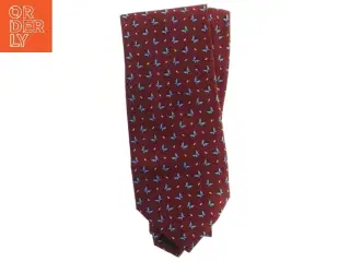 Slips med små blå blomster på rød baggrund (str. 154 cm)