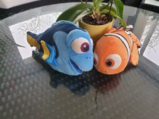 2 Disney Pixar Dora fisk