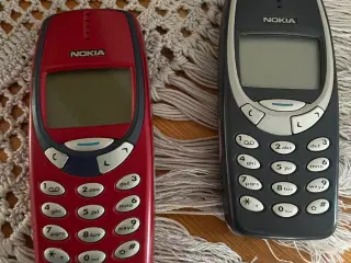 2 Nokia 3310 gammel model