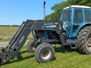 Ford 8210 med frontlæsser