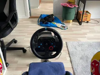 Logitech G29 Driving Force Racing Wheel