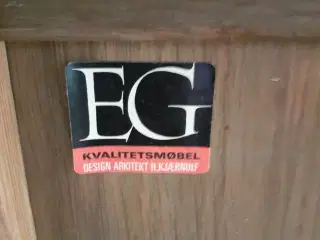 Kommode,  tegnet af arkitekt H Kjærnulf, ny pris