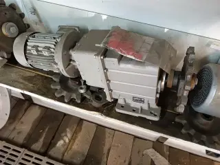 - - - Motor til kædetræk til fjerkræsanlæg, 3 stk.