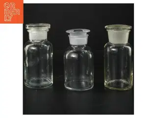Sæt med tre glasflasker (str. 14 & 13 & 14,5 cm)