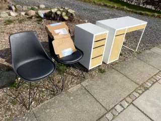 Gratis 3 cykler skrivebord 2 sorte 8 festivalstole