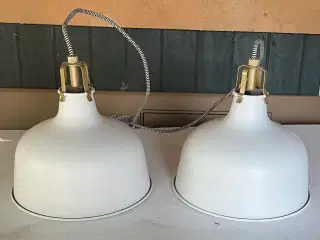 2 hvide lamper