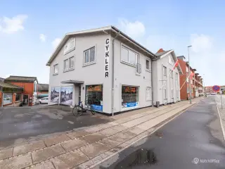 Erhvervslokale i velplaceret område
