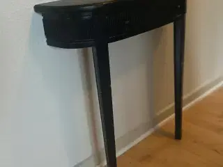 Éntremøbel til væg