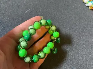 Nye knyttede armbånd