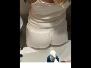 Trusser og badedragt