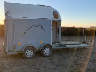 Hestetrailer med vognbeslag