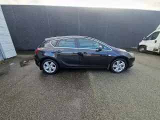 Opel Astra 1,4 T 140 Enjoy