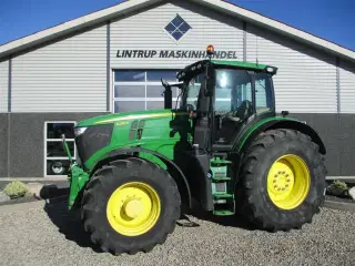 John Deere 6230R med Command pro kørehåndtag.