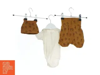 Babysæt med bodystocking, hue og shorts fra H&M (str. 62)