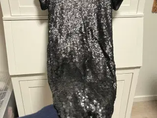 Smuk Festkjole/pallietkjole str. 34