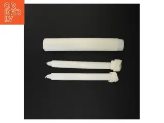 Hvide stearinlys (str. 27 x 4 cm og 23 x 2 cm)