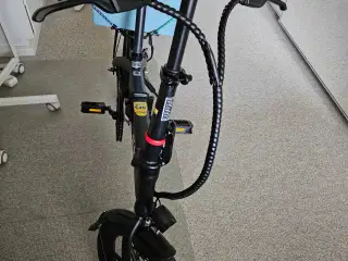 El cykel, næsten ny. Klap sammen. 