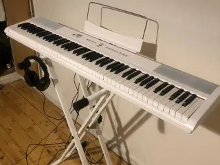 Stage piano