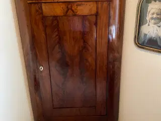 Meget smukt mahogni hjørneskab