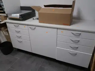 Skab uden indhold
