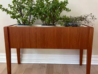 Smuk retro teak blomsterkasse fra 60’erne 