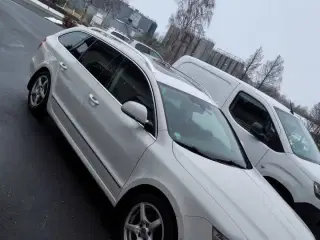 Skoda Superb TSi 160 Elegance Combi DSG