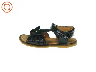 Sorte sandaler med sommerfugl