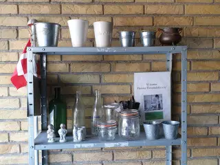 GRATIS Ting på reol i carport SE 3 fotos