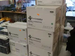 90 pakker á 100 stk. nitrile hansker