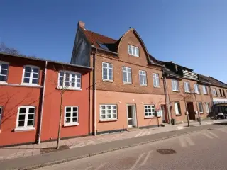 Flot istandsat 2 værelses lejlighed, Rødkærsbro, Viborg