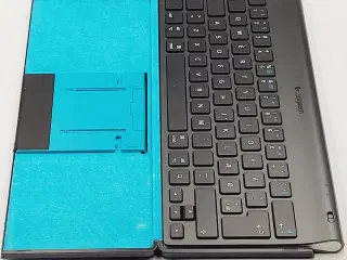 ⭐️· Logitech iPad Keyboard